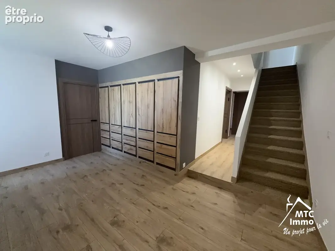 Triplex en pierre 182 m2 type maison de village haut standing 5 chambres piscine - photo 9