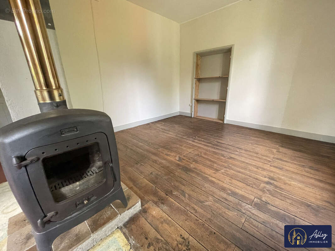 Maison 3 pièces LUGARDE - Maison à LUGARDE