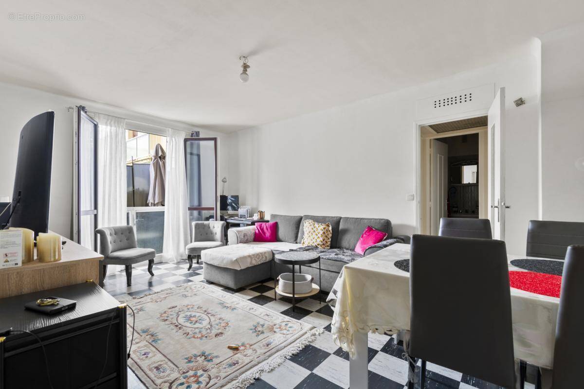 Appartement à SAINT-MAUR-DES-FOSSES