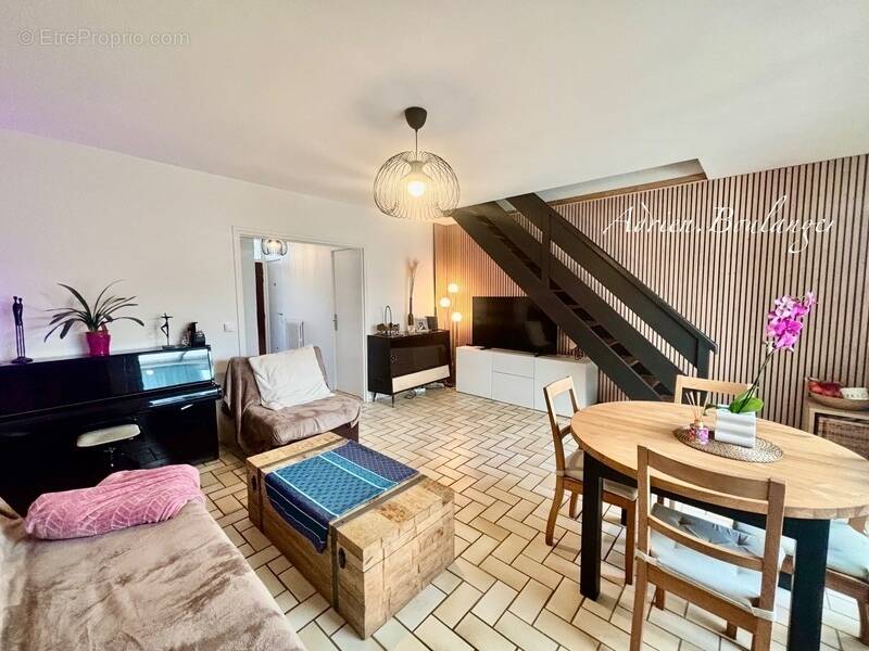 Maison à VAUX-LE-PENIL