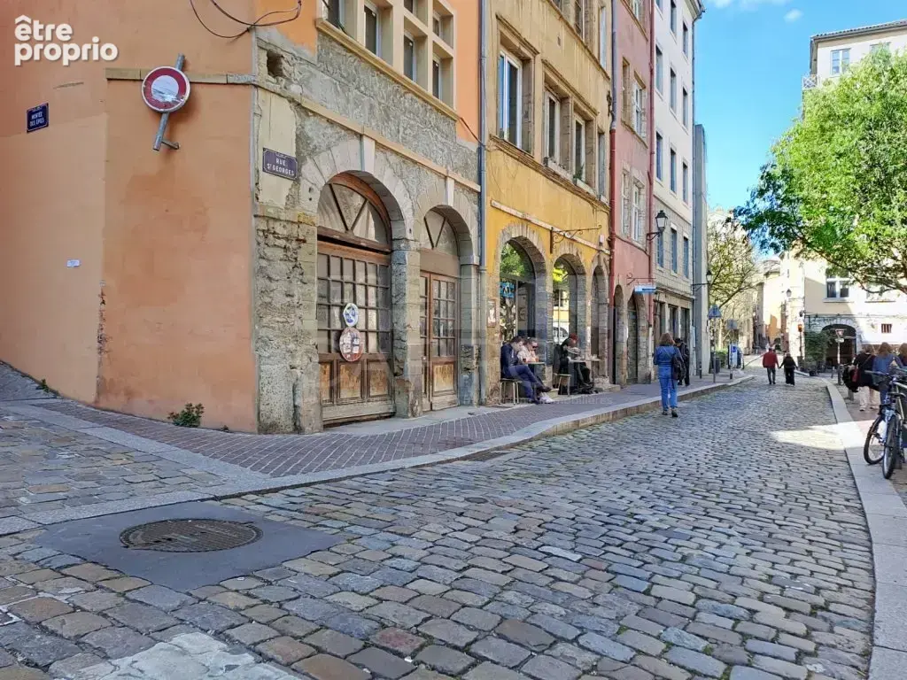 Vieux lyon - t1 avec cachet - dernier etage - traversant - photo 3