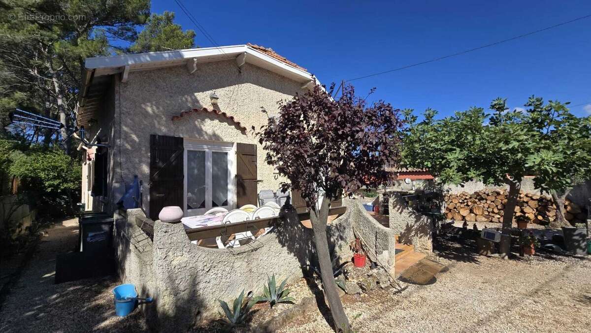 Maison à LE CASTELLET