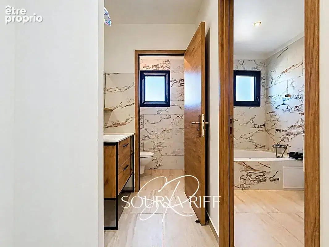 Maison de plain-pied avec climatisation, piscine et garage - photo 10