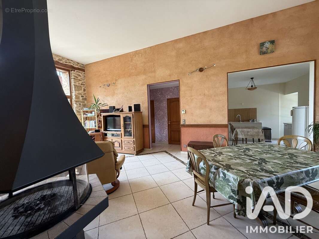 Maison 235 m² à Vicq-Sur-Breuilh  - photo 3