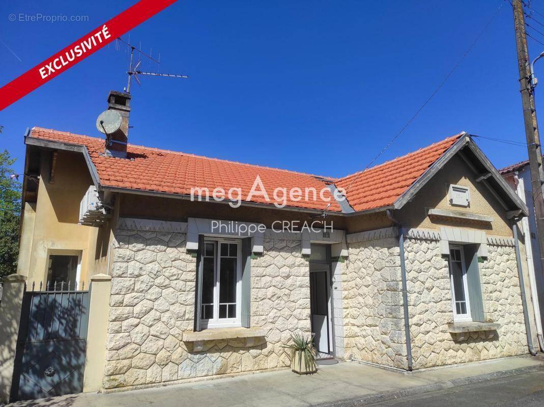 Maison à SAINT-JEAN-D'ANGELY