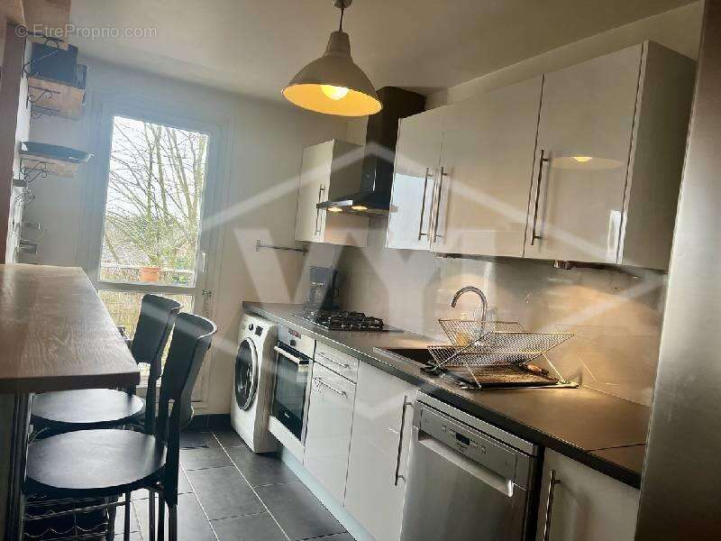 Appartement à COMBS-LA-VILLE