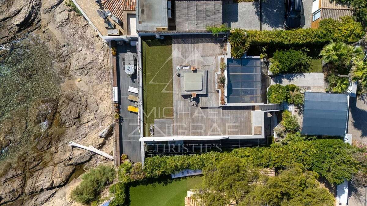 Villa pieds dans l'eau entre Cannes et Saint Tropez - EXCLUSIVITE - photo 5