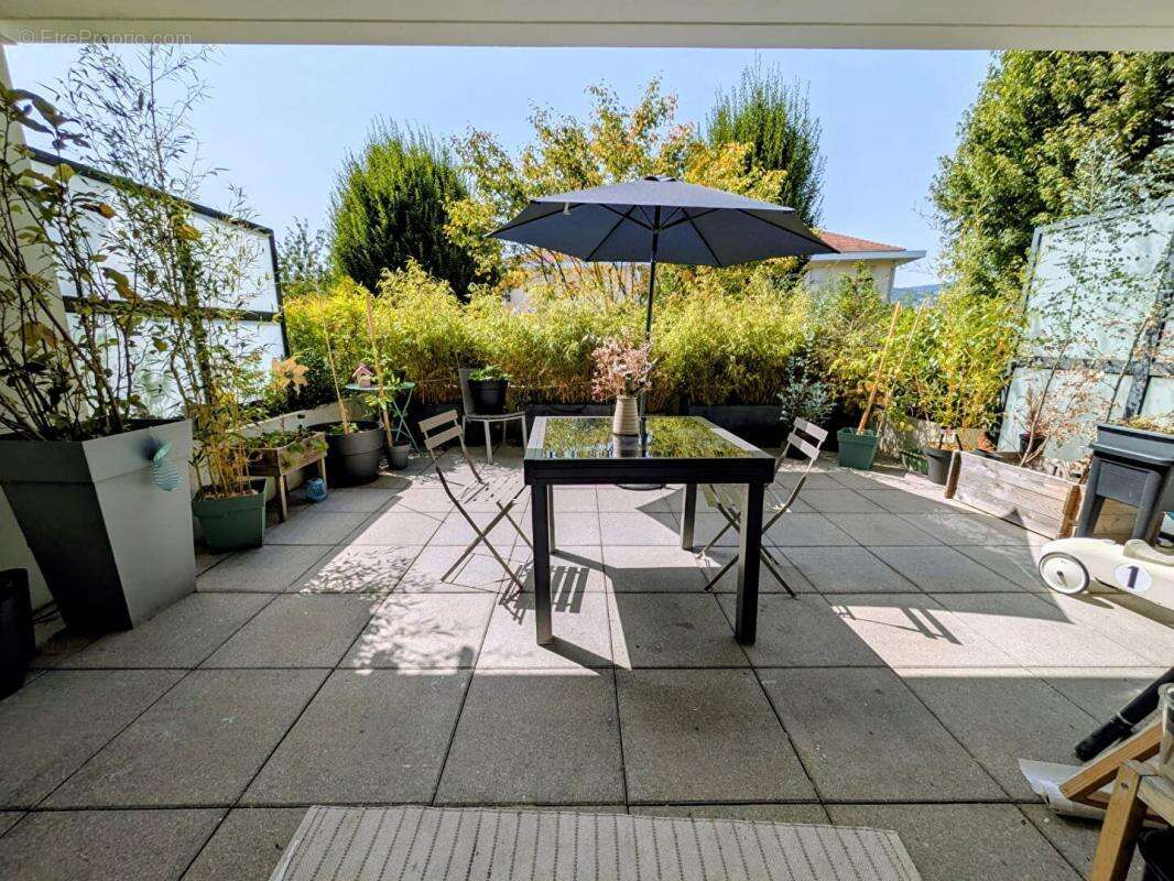 Appartement à PRINGY