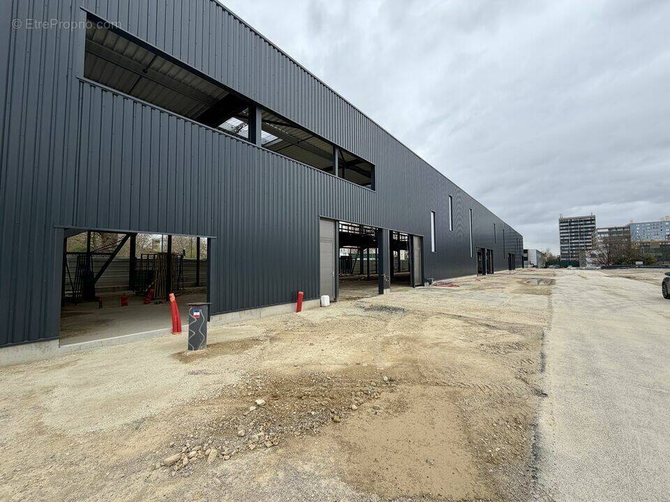 Autre à STAINS