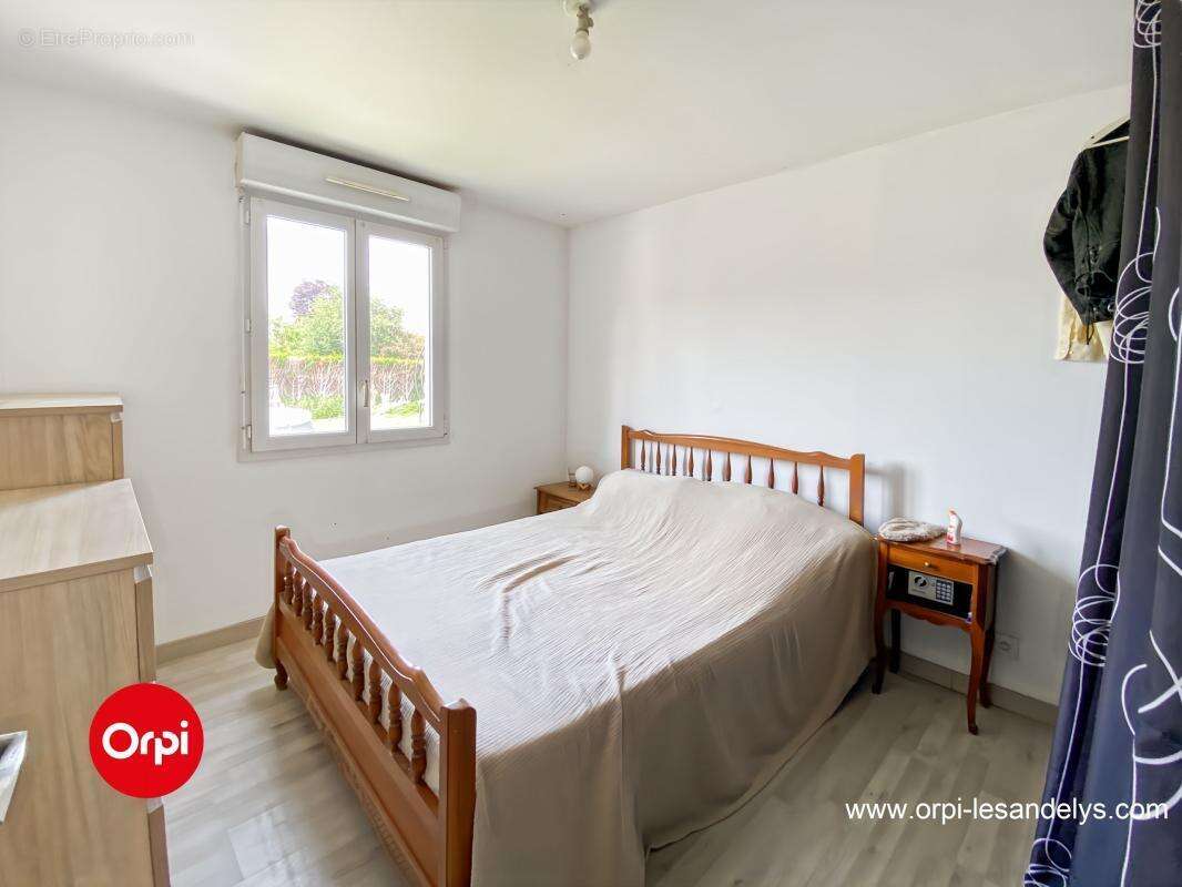 À Vendre Pavillon RT2012 - séjour (42 m²)  3 chambres  Terrain 812 m² - photo 16