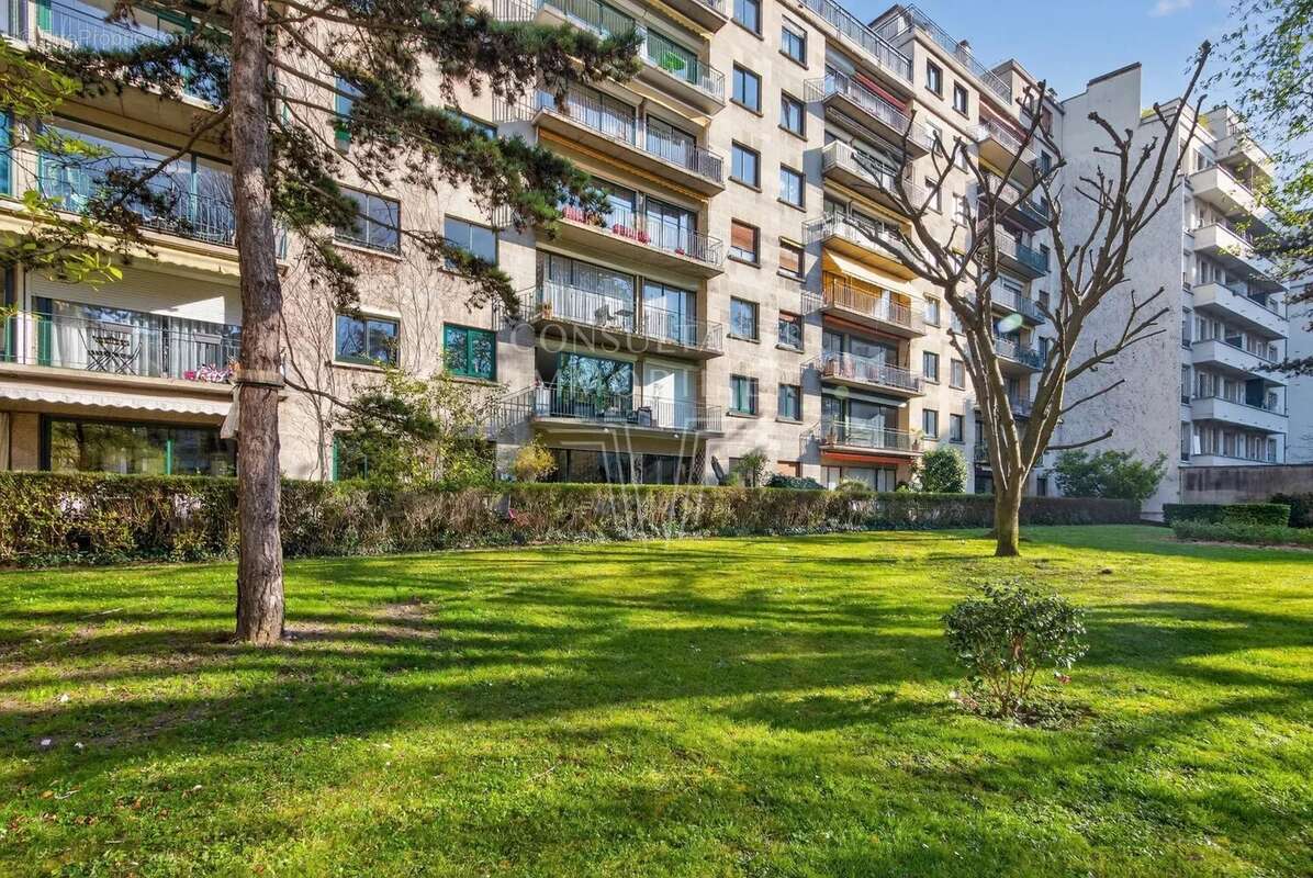 Appartement à NEUILLY-SUR-SEINE