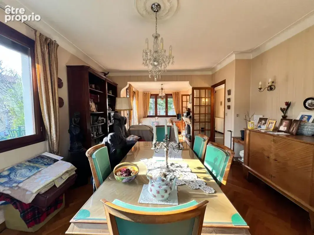 Maison familiale 9 pièces sur une parcelle de terrain de 805 m2 - photo 4