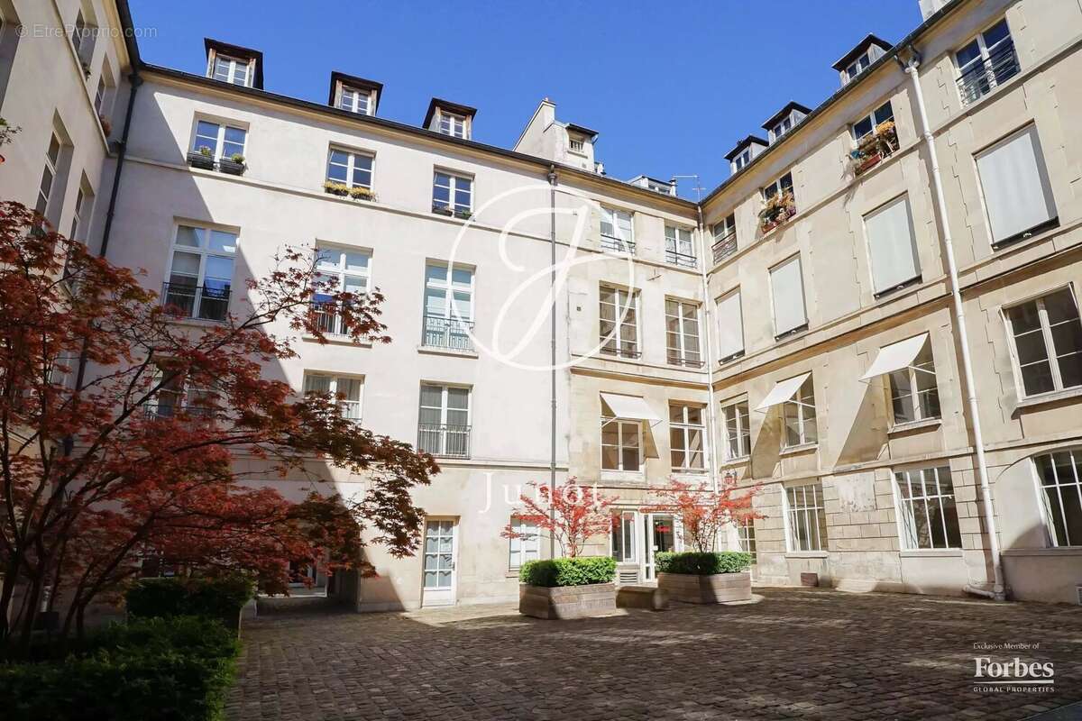Appartement à PARIS-3E