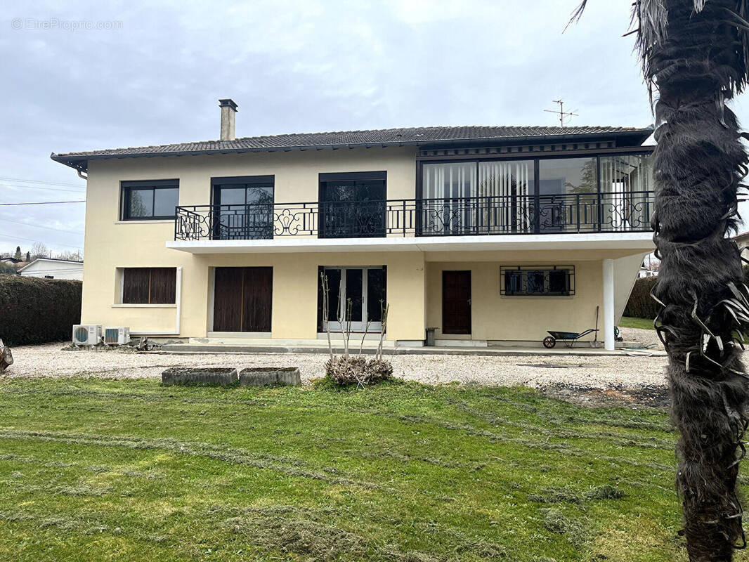 Maison à VILLENEUVE-DE-RIVIERE