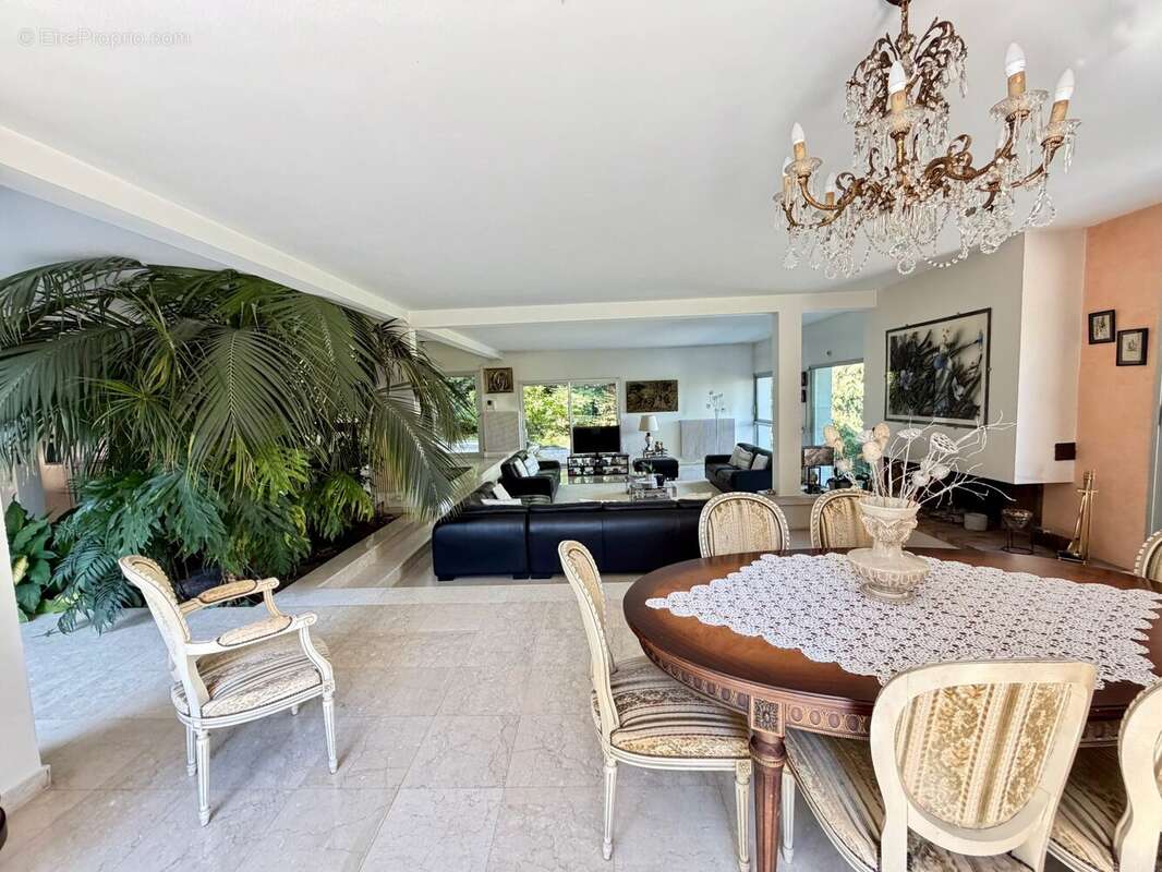 Maison à SAINT-GENEST-LERPT