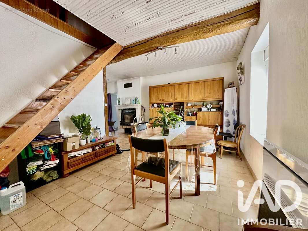 Maison 115 m² à Neuvy-Pailloux  - photo 4