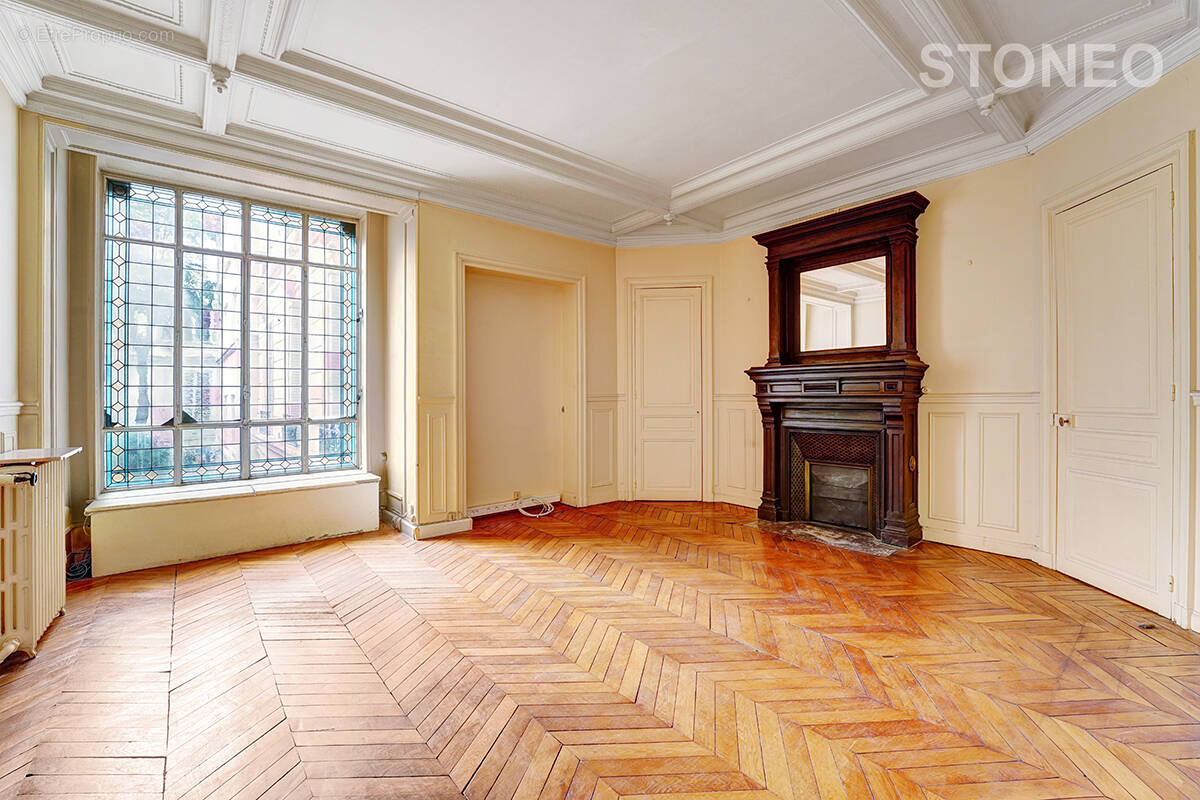Appartement à PARIS-7E