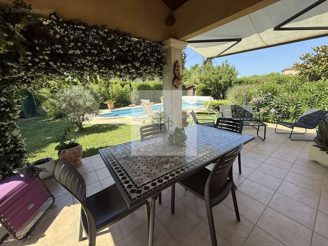Maison à MONTELIMAR
