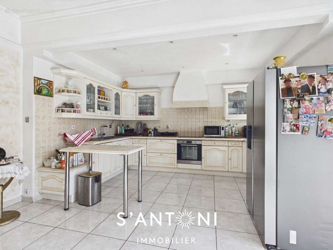 BEZIERS - Maison familiale 186 m² avec piscine et grand terrain de 860 m² - photo 6