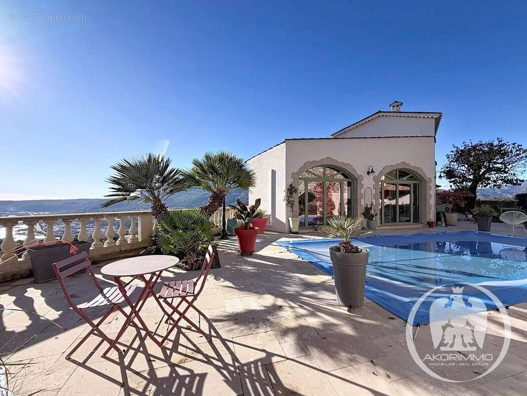 Maison à CASTAGNIERS