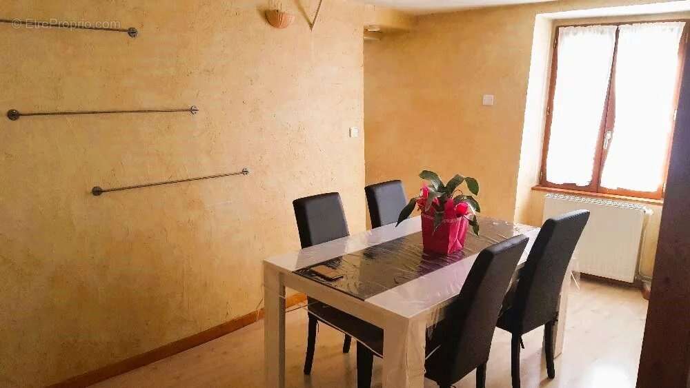 Appartement T3 en triplex – 73 m² – Hyper centre de Vizille (38220) - photo 2