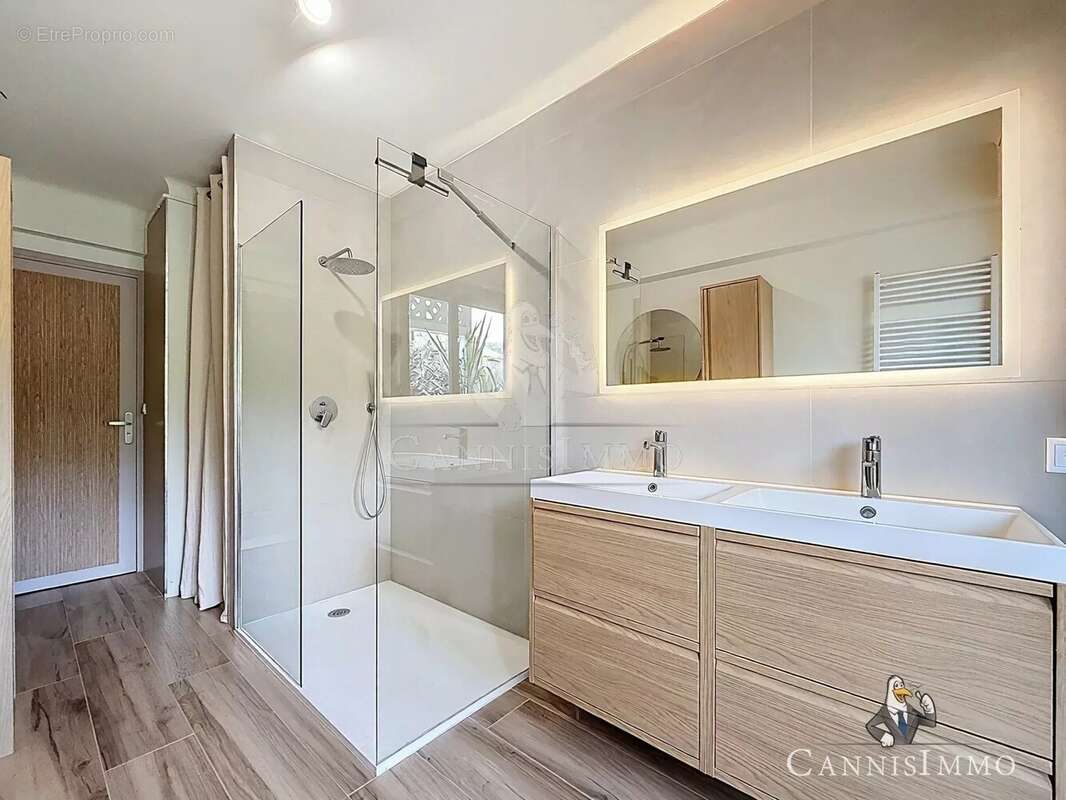 Appartement à LE CANNET