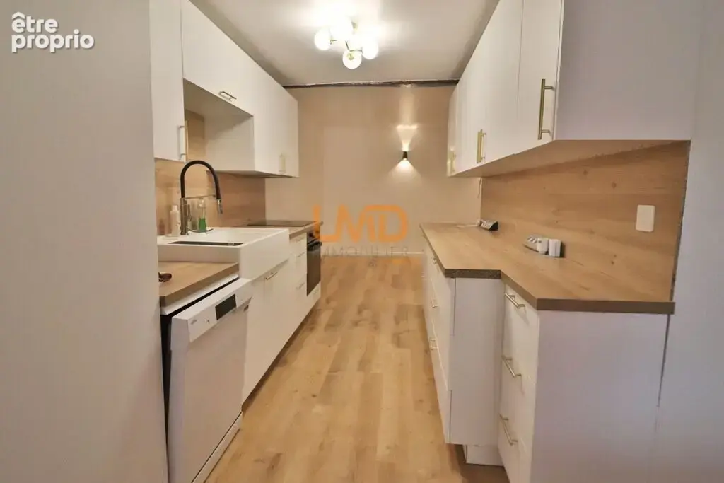 Saint Maximin – Maison de ville rénovée – Terrasse 27m2 – Garage - photo 4