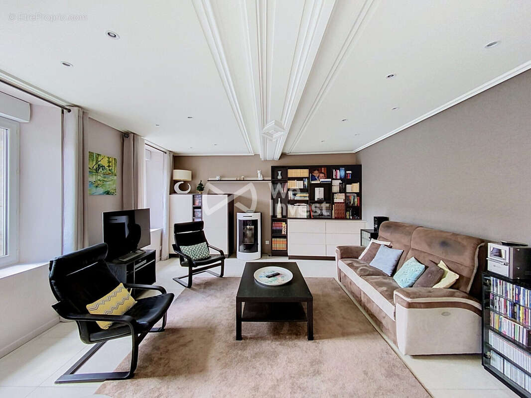 Maison 234 m² à Villaines-La-Carelle  - photo 3