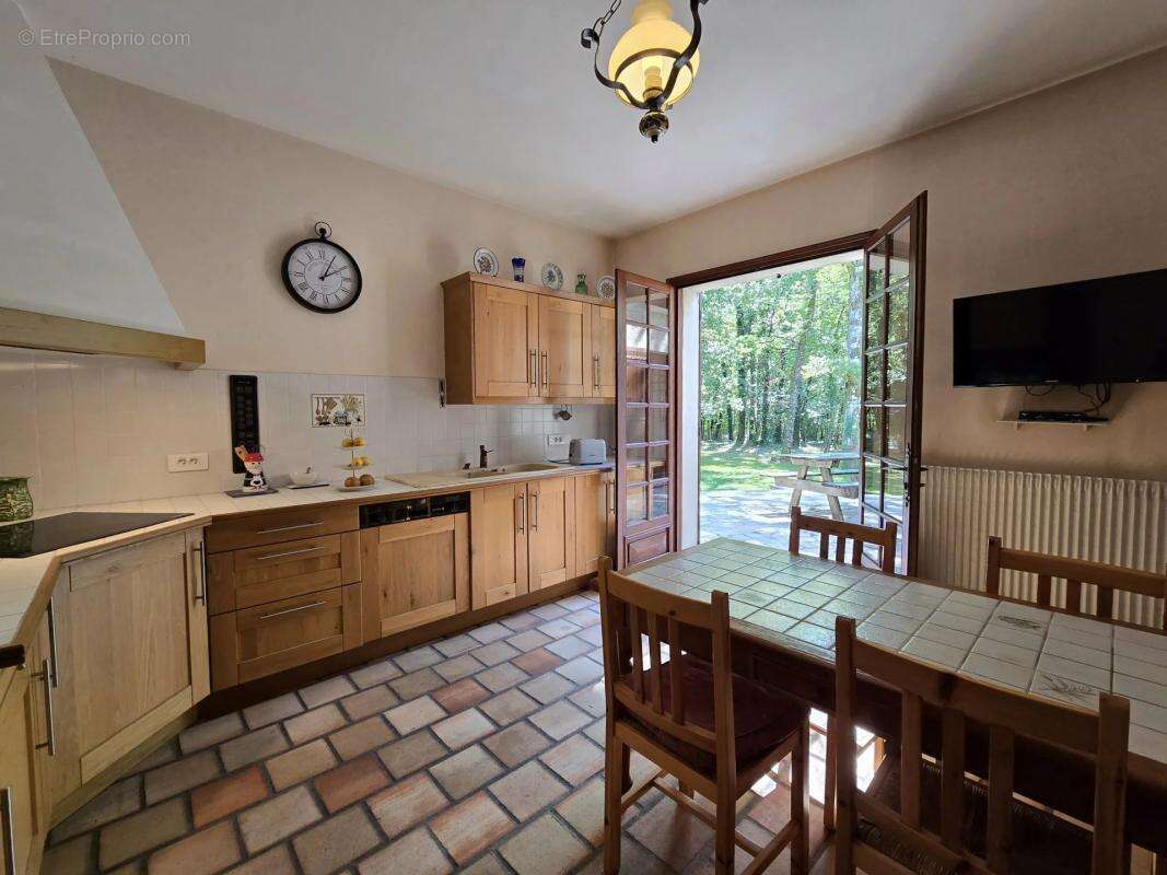 Maison à MONTMOREAU-SAINT-CYBARD