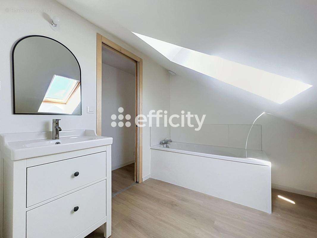 Maison 107 m² à Restigne  - photo 11