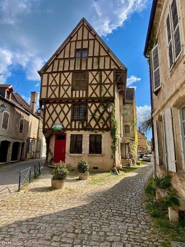 Maison à NOYERS
