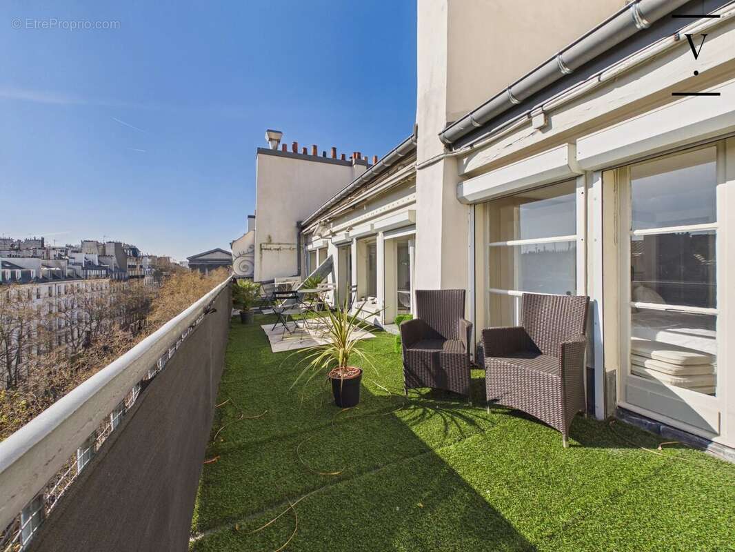 Appartement à PARIS-8E
