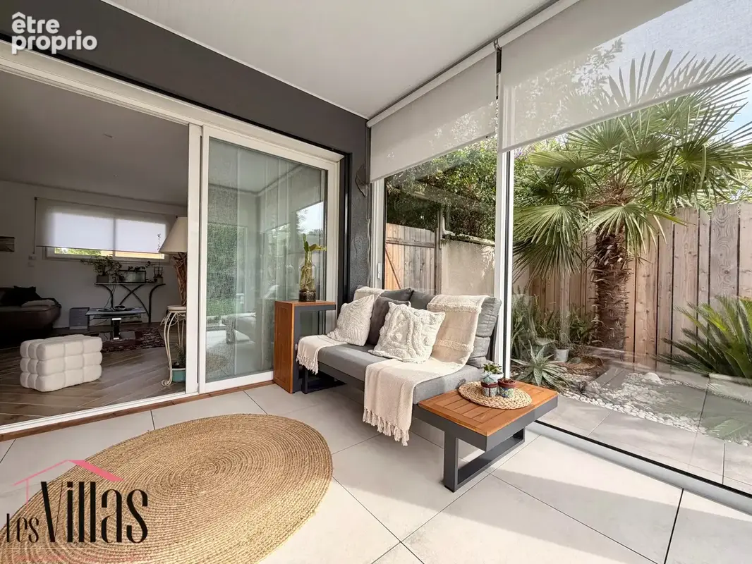 Villa contemporaine avec piscine, superbes espaces extérieurs paysagés - photo 18