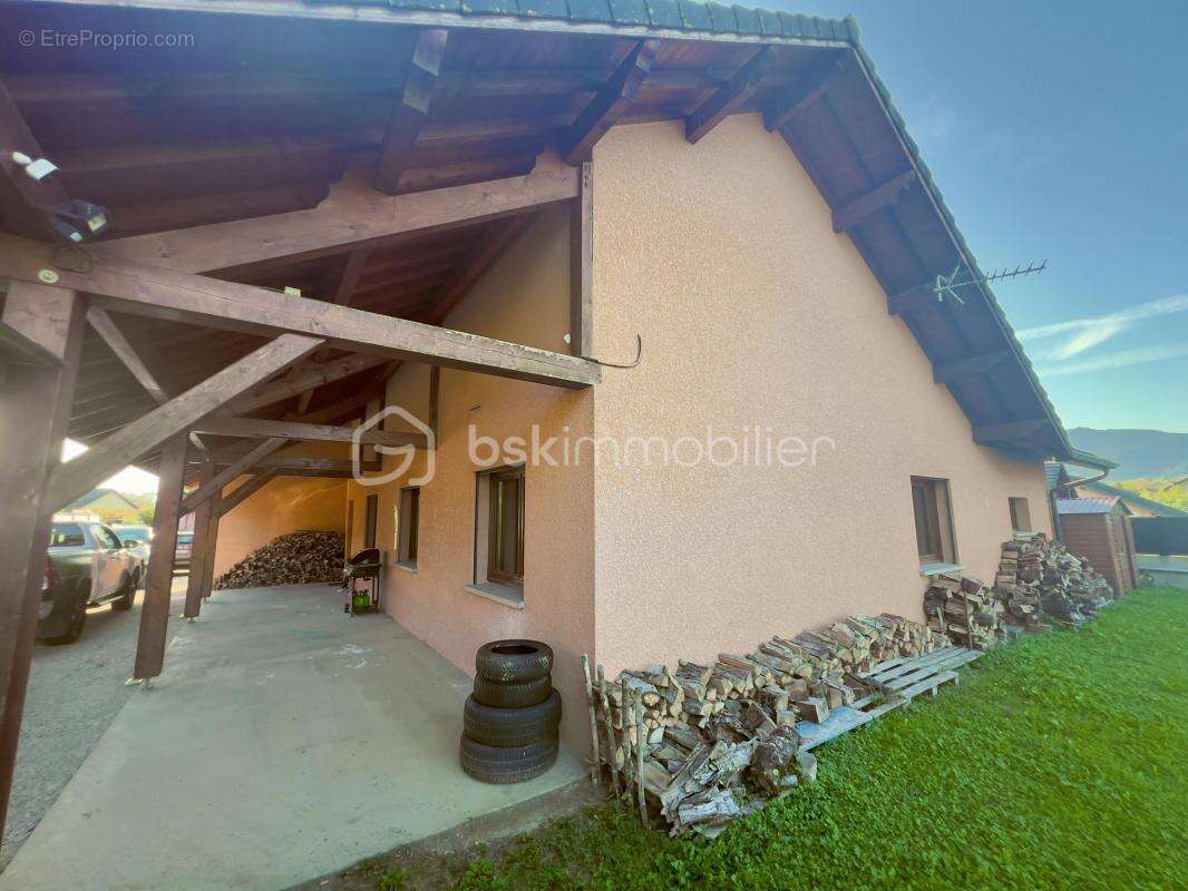 Maison à CHAMOUX-SUR-GELON