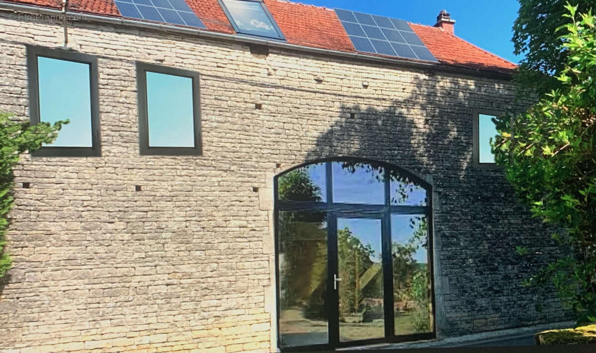 Maison à MONTLIOT-ET-COURCELLES