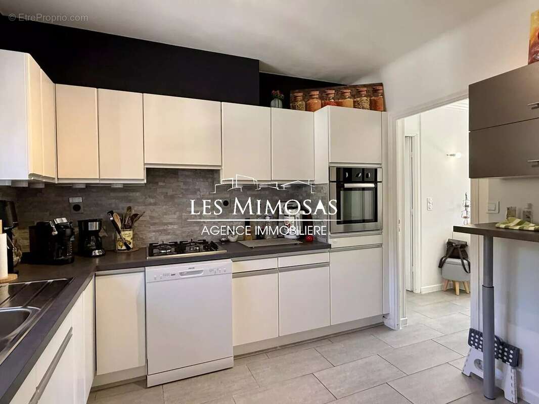 Maison 4 P avec grand GARAGE – LE MUY - photo 21