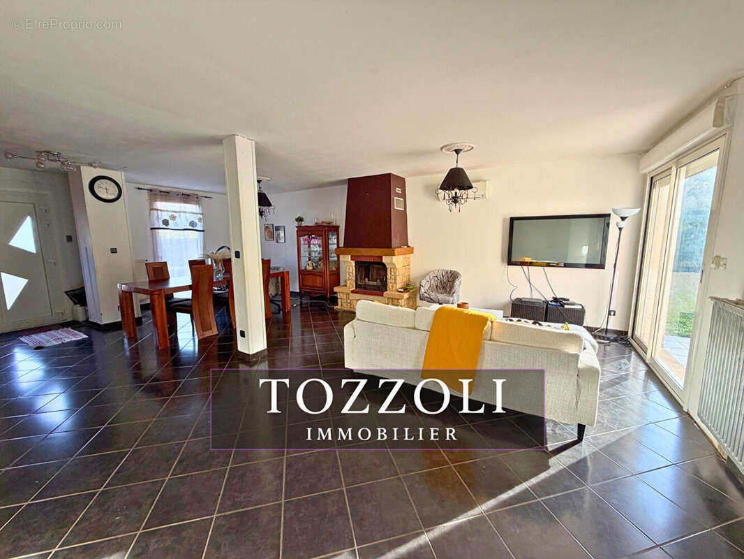 Maison à LA VERPILLIERE