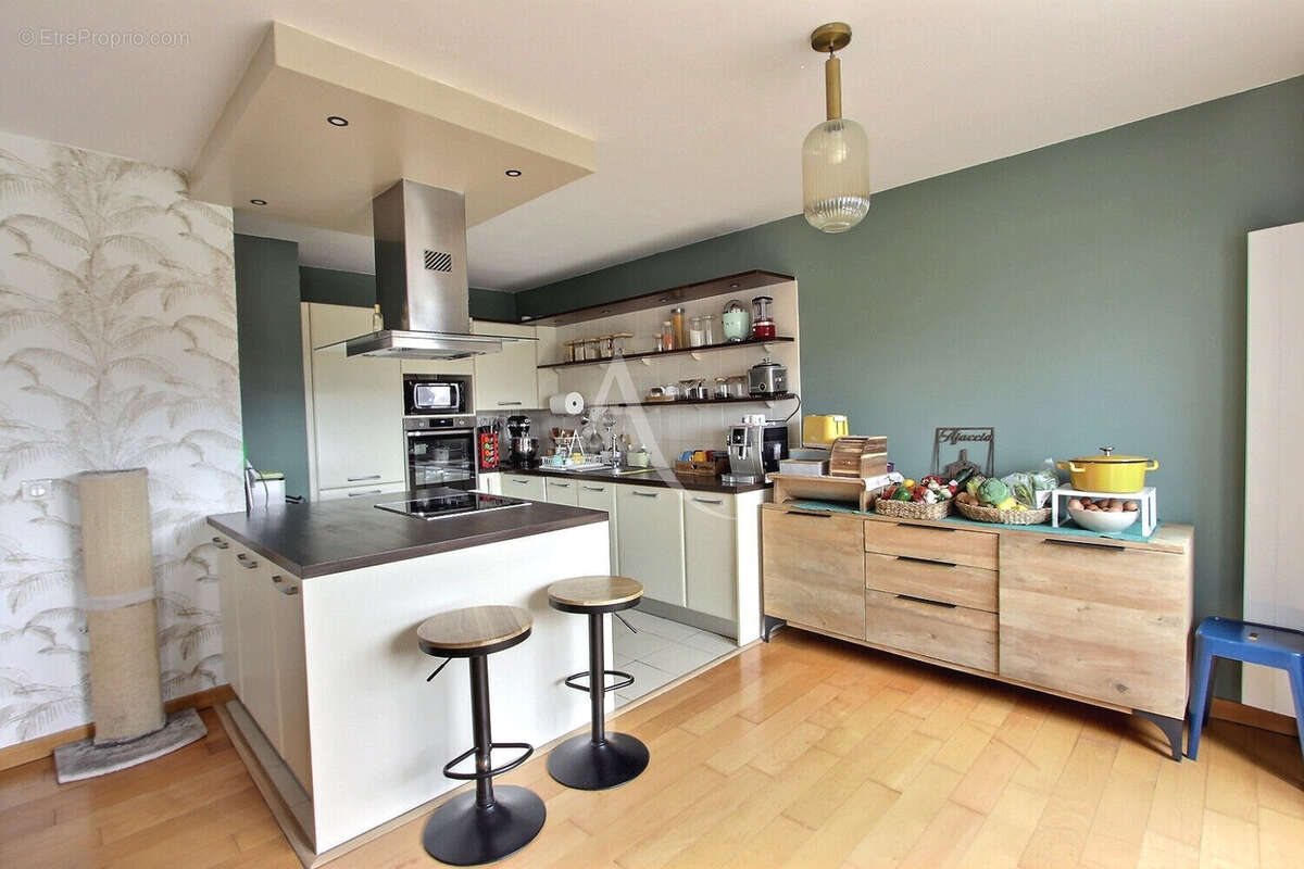 Appartement à VILLENEUVE-LA-GARENNE