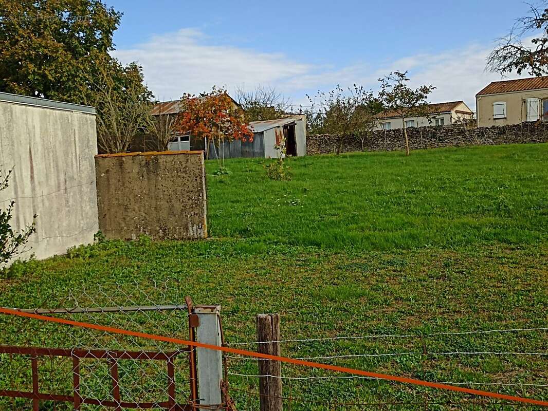 Terrain à CHEF-BOUTONNE