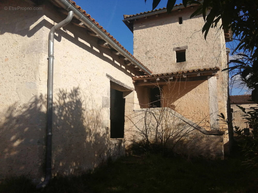 Maison à VILLEBOIS-LAVALETTE