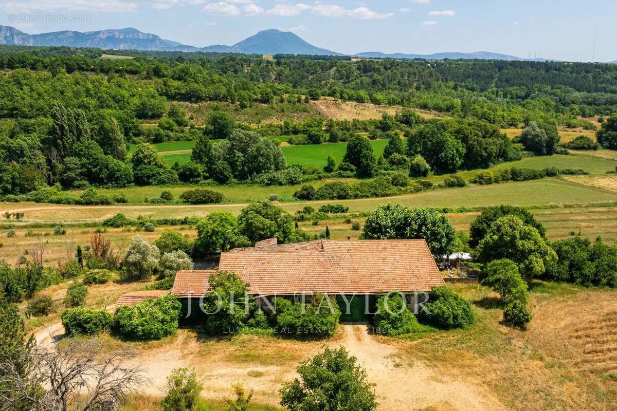 Domaine agricole à vendre à Roumoules,  Bastide Historique, Dépendances, Terres Agricoles et Ressources Naturelles - photo 5