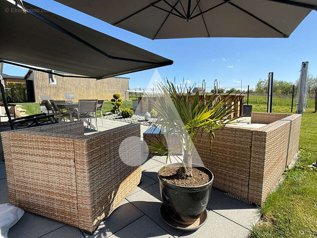 Maison à MONTBOUTON