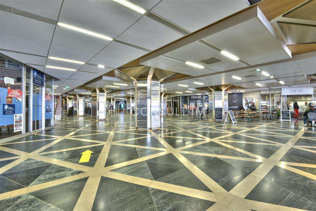 Commerce à SAINT-CLOUD