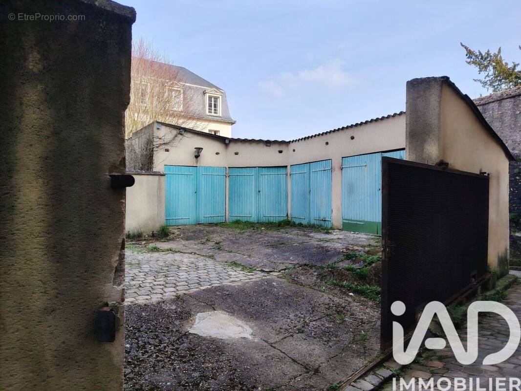 Photo 1 - Parking à CHARTRES