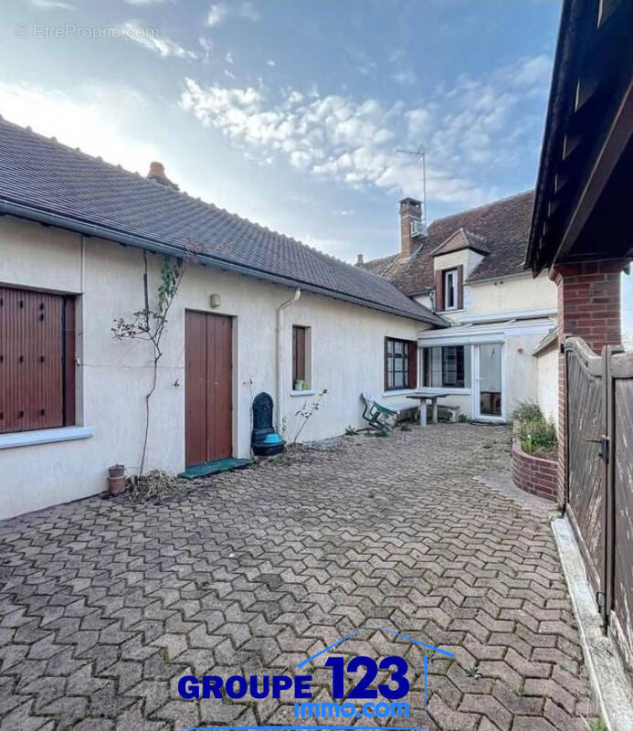 Maison à CHEMILLY-SUR-YONNE