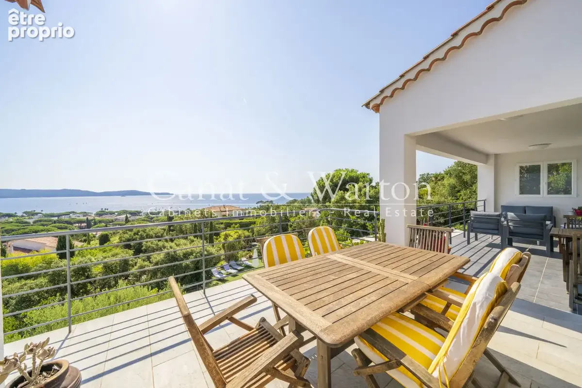 Proche de la plage avec une vue panoramique: villa rénovée à cavalaire avec piscine - photo 3