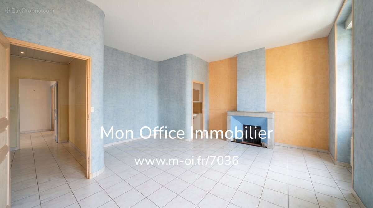 Référence : 7036-CDI. - Grande maison de ville avec cour intérieure et fort potentiel - photo 9