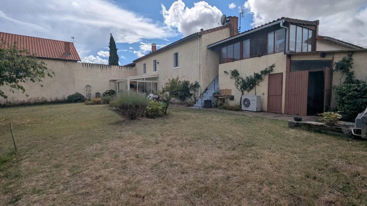 Charmante maison de village offrant 4 chambres à Saulgé - photo 15