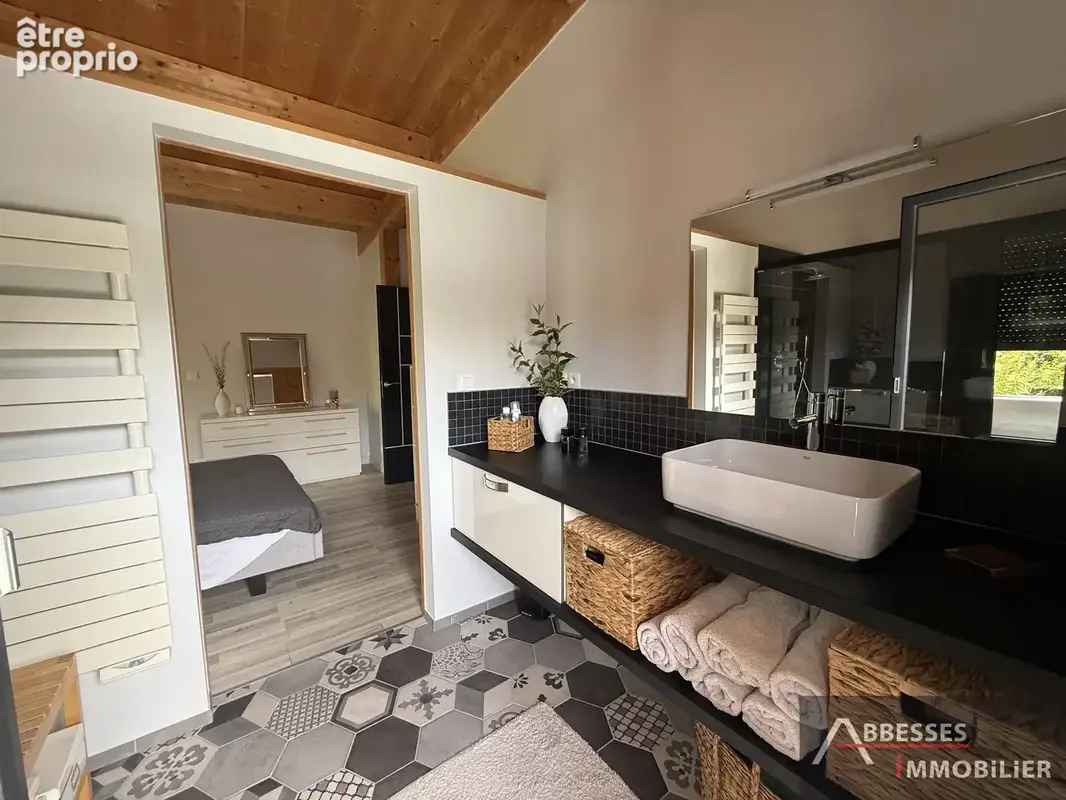 EN EXCLUSIVITÉ - A 2 min de REMIREMONT : pavillon Xilome de plain pied avec piscine et jaccuzzi. - photo 14