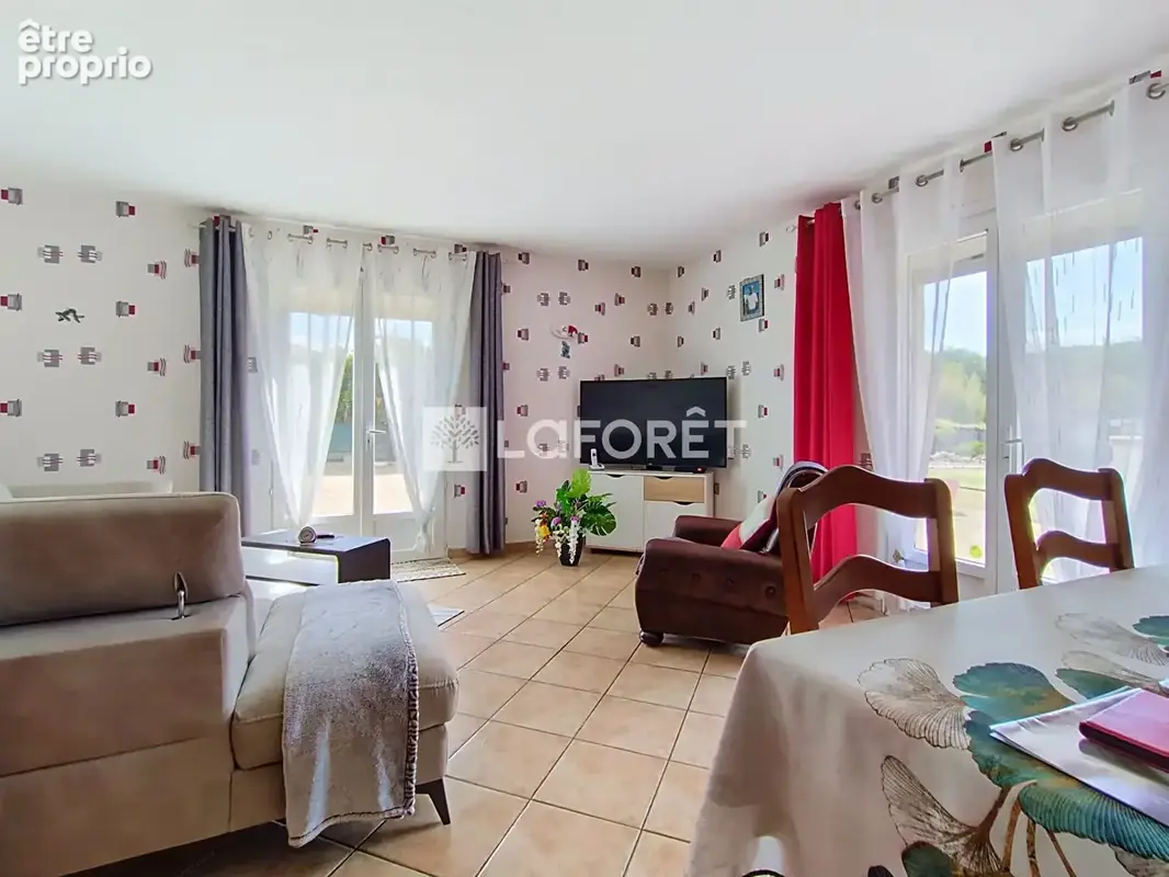 Maison de plain-pied T5 avec grand terrain constructible ? Vacquiers - photo 3